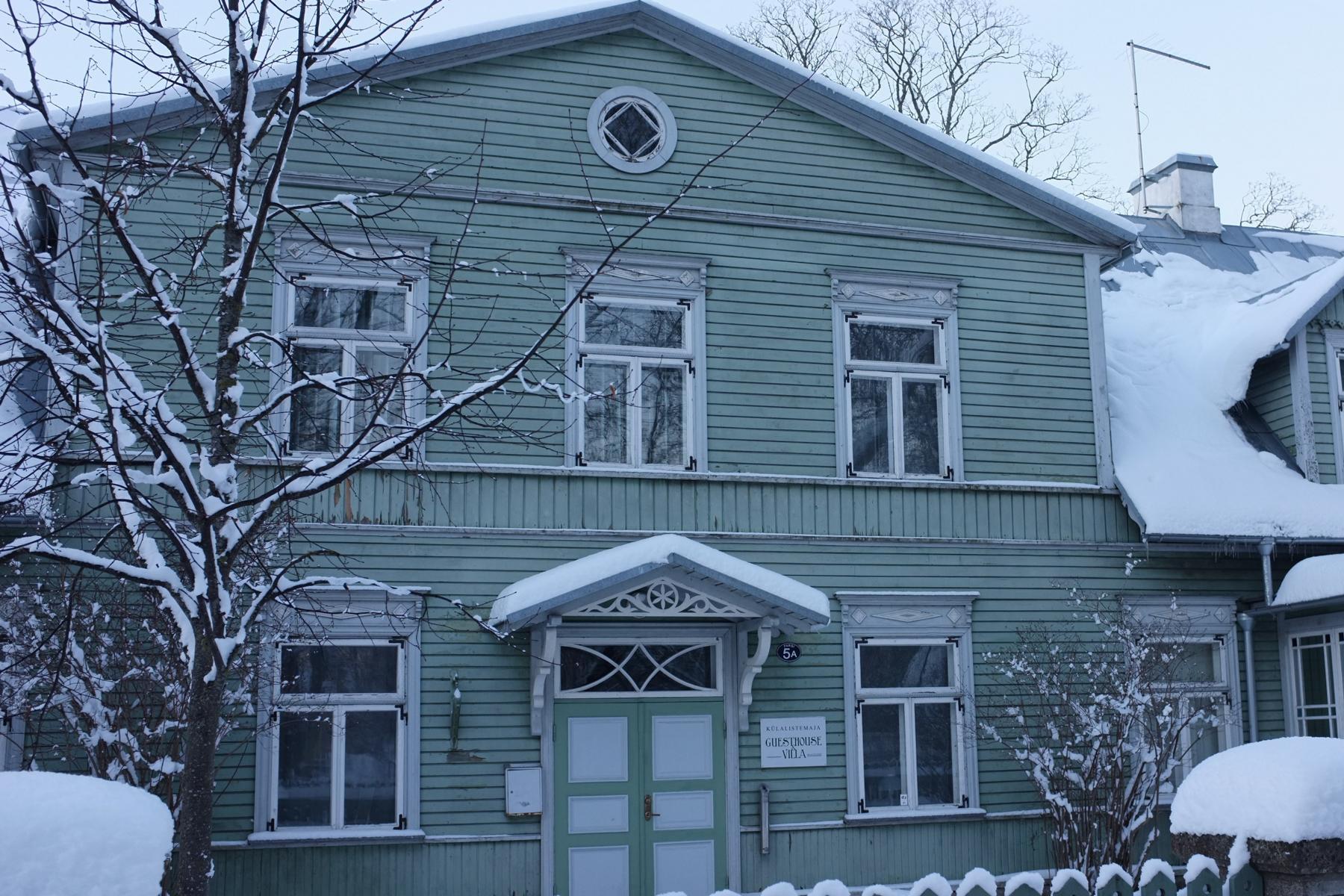 Центр города Курессааре с типичными столетними эстонскими домами 