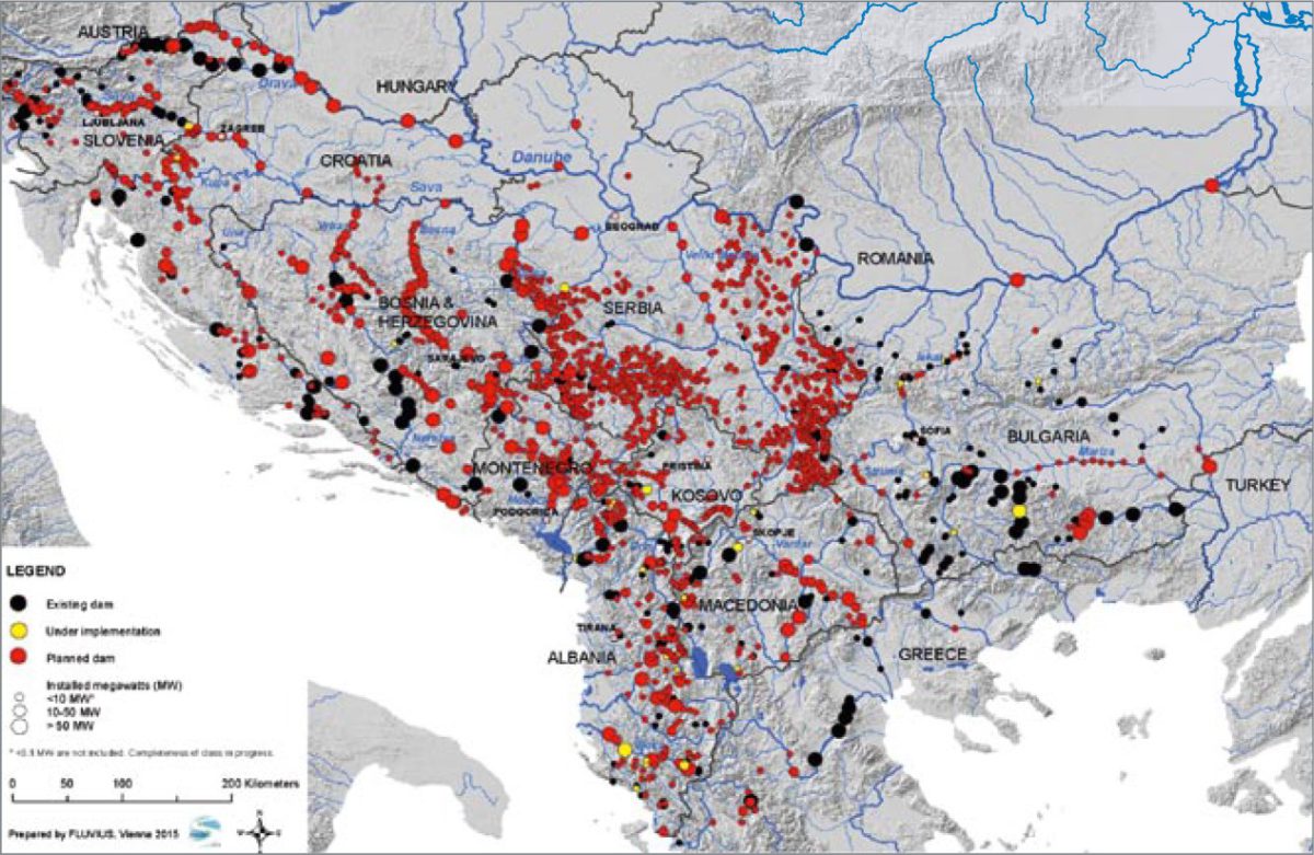 Визуализация гидроэлектростанций в Балканском регионе, красным цветом обозначены те, что находятся в трубопроводе. Более 3000 предлагаемых гидроэнергетических проектов угрожают разрушить культуру и экологию этого забытого региона.