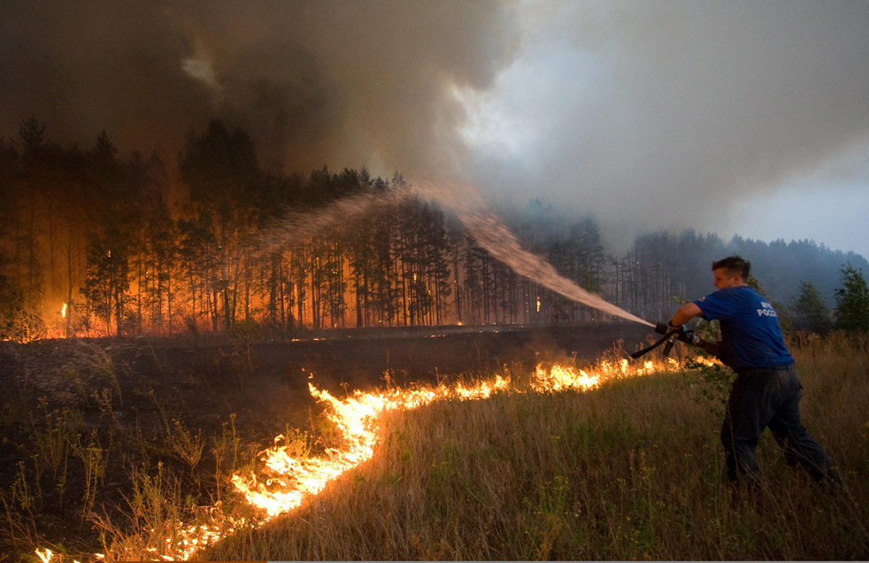 Фоторепортаж National Geographic диких пожаров России. Эта история является частью специальной серии, которая исследует глобальный водный кризис. Переход по клику на снимок