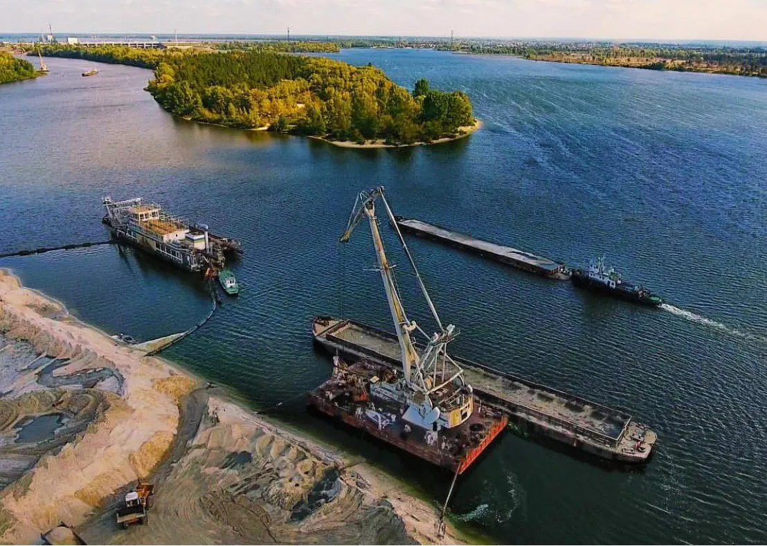 Дноуглубление реки Припять в Чернобыльской зоне отчуждения