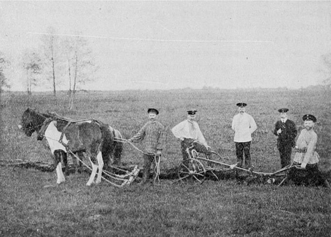 Плуг для уничтожения дернины испробован в «Лахве». Фото из журнала «Болотоведение» за 1911 год