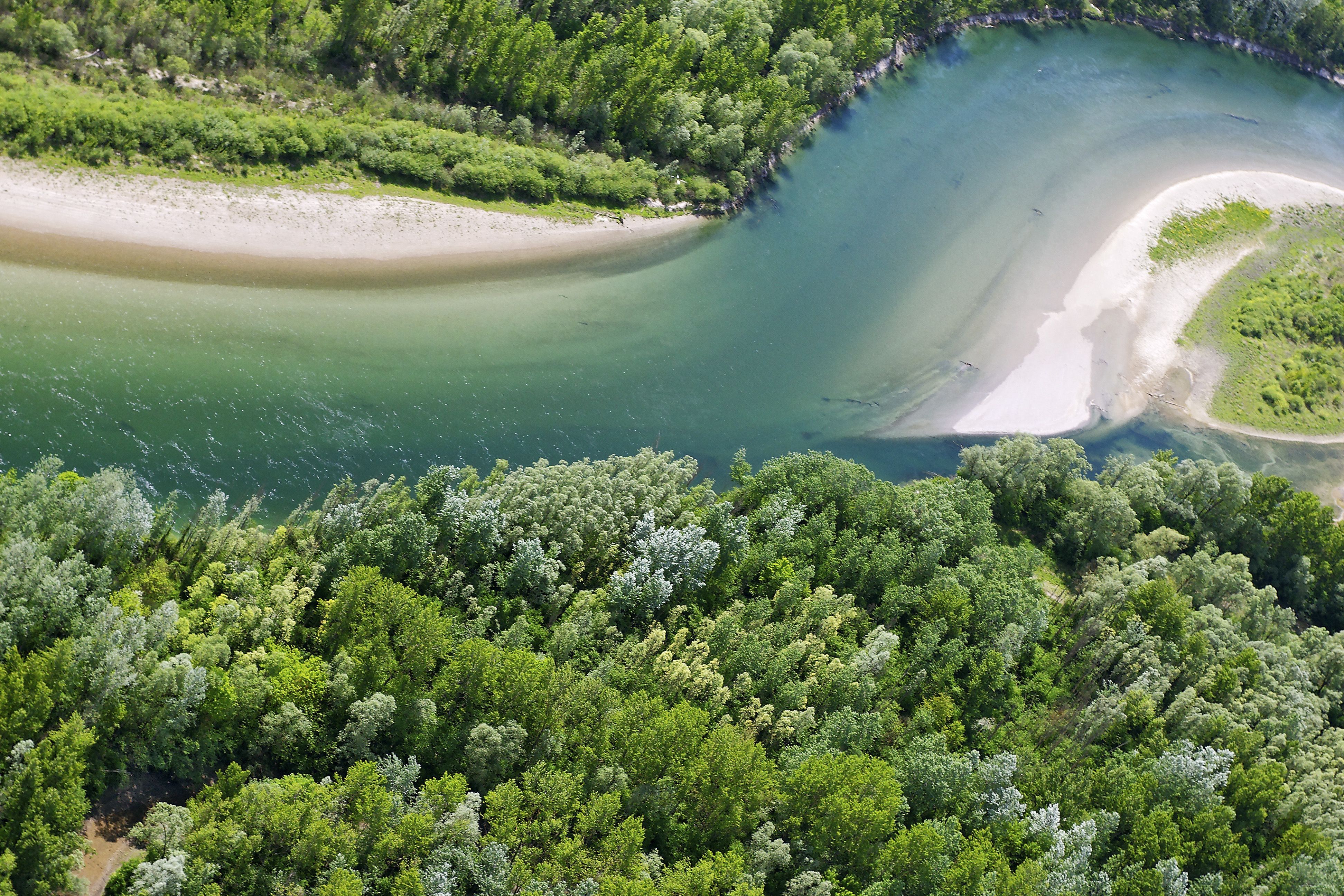Река Драва вместе с Мурой и Дунаем 15 сентября 2021 года была объявлена ЮНЕСКО первым в мире биосферным заповедником на территории 5 стран. Общая площадь резервата — 930 000 га. Он простирается на 700 км вдоль Муры, Дравы и Дуная, охватывая Австрию, Словению, Хорватию, Венгрию и Сербию. Это делает его крупнейшей речной охраняемой территорией на континенте. Включение во Всемирную сеть биосферных заповедников ЮНЕСКО является важным вкладом в стратегии ЕС по сохранению биоразнообразия в регионе и восстановлению 25 000 км рек к 2030 году