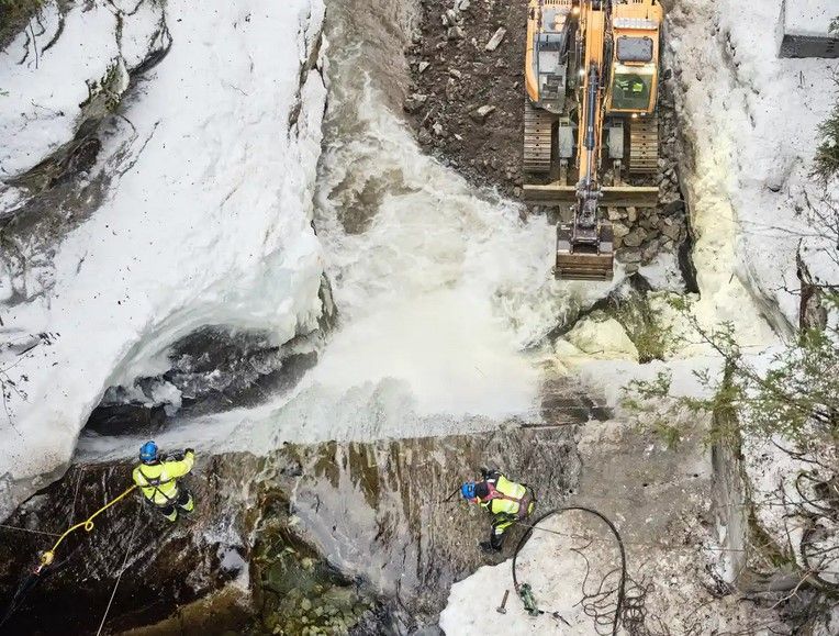 Dismantling a century-old dam on the Tromsa
